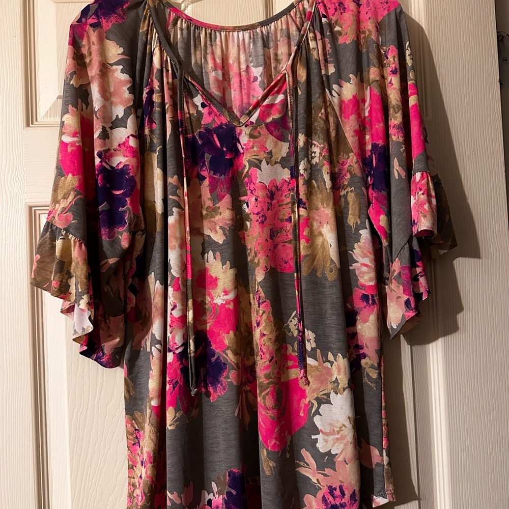 Pretty floral print top with ruffle sleeves.